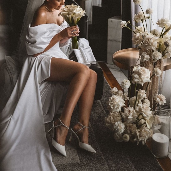 Badgley Mischka Kamilah White Satin - Picture 5 of 14